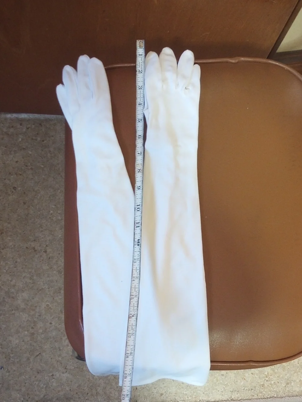 LIKE NEW Neutral White Nylon Formal Vintage Dress Gloves w/ Faux Pearl Buttons